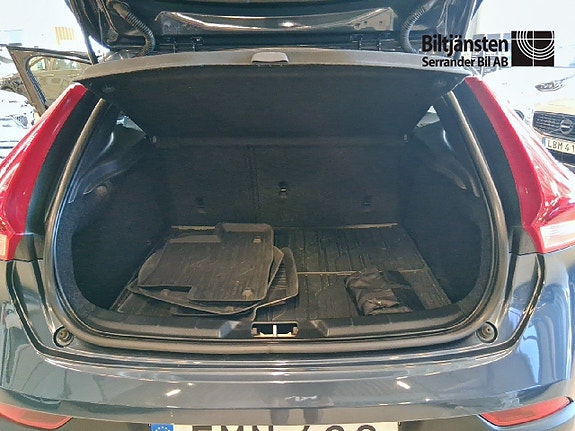 Volvo V40 Cross Country 14 of 18