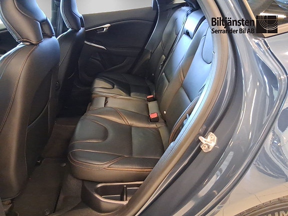 Volvo V40 Cross Country 9 of 18