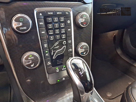 Volvo V40 Cross Country 13 of 18