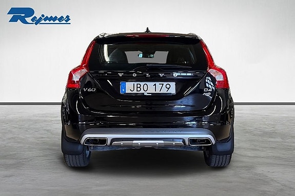 Volvo V60 Cross Country 2 of 16