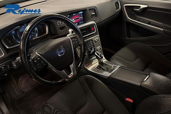 Volvo V60 Cross Country 9 of 16