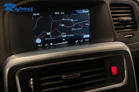 Volvo V60 Cross Country 14 of 16