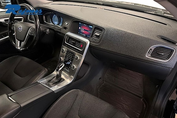 Volvo V60 Cross Country 6 of 16