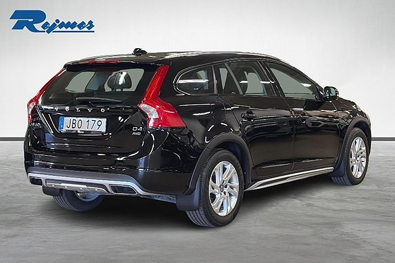 Volvo V60 Cross Country 4 of 17