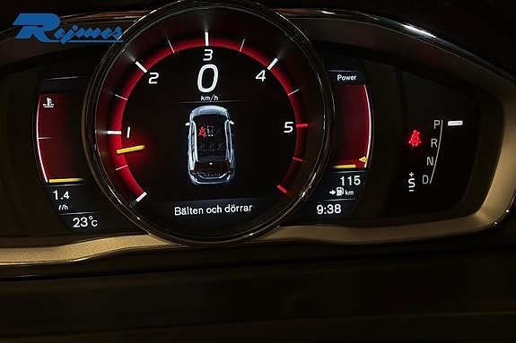 Volvo V60 Cross Country 13 of 16