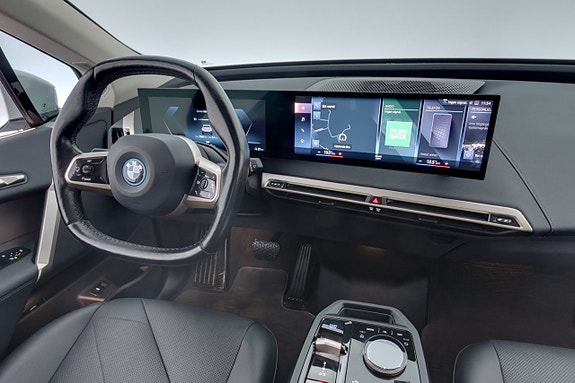 BMW iX 13 of 25