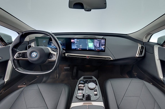 BMW iX 12 of 25