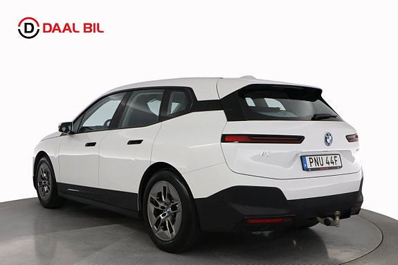 BMW iX 8 of 25