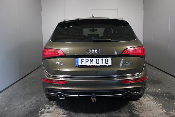 Audi Q5 2 of 23
