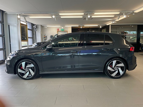 Volkswagen Golf VIII 6 of 7
