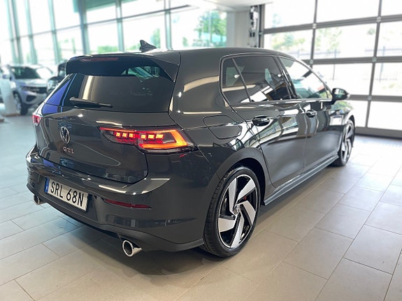 Volkswagen Golf VIII 3 of 7