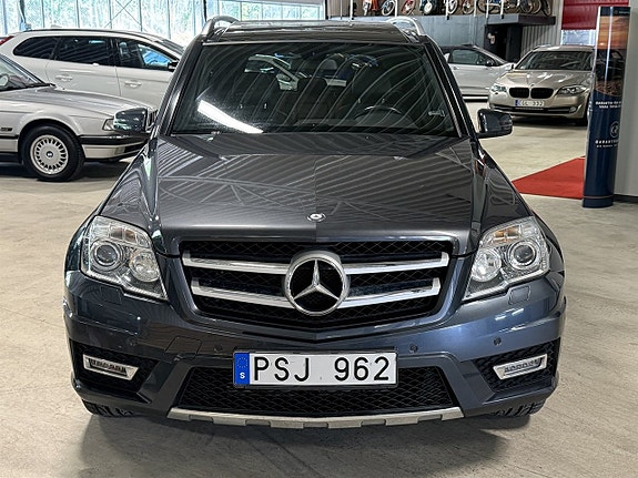 Mercedes-Benz GLK220 2 of 10