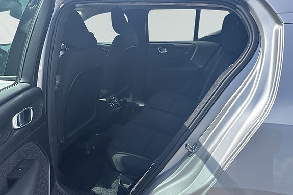 Volvo XC40 8 of 11