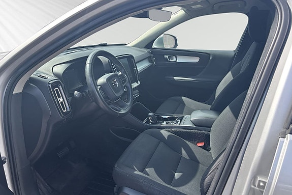 Volvo XC40 7 of 11
