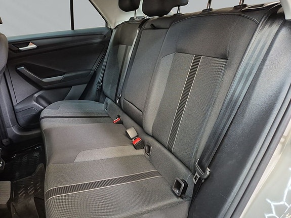 Volkswagen T-Roc 3 of 7
