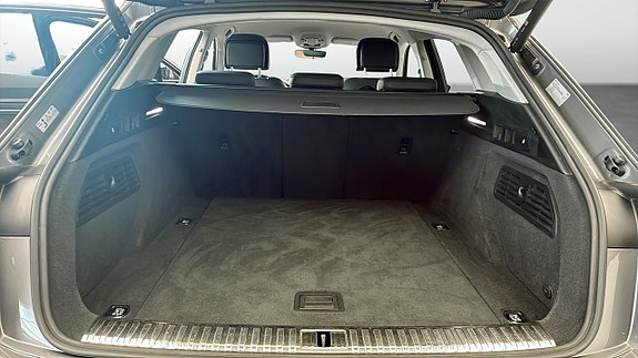 Audi e-tron 12 of 12