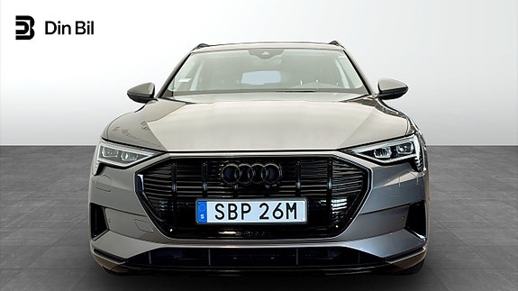 Audi e-tron 4 of 12