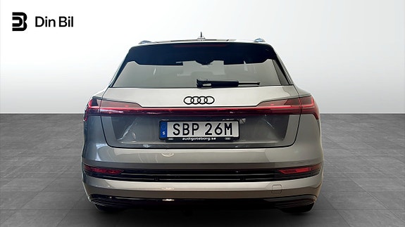 Audi e-tron 5 of 12