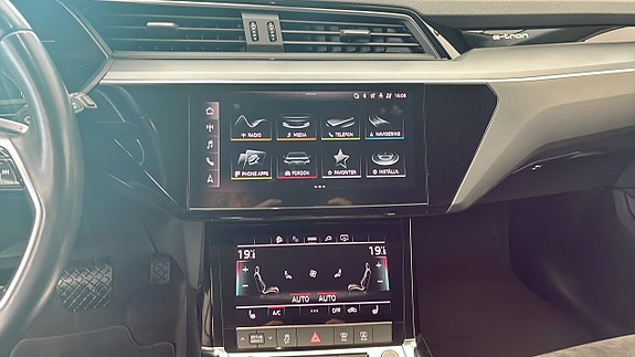Audi e-tron 9 of 12