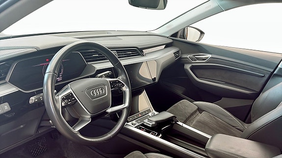 Audi e-tron 7 of 12