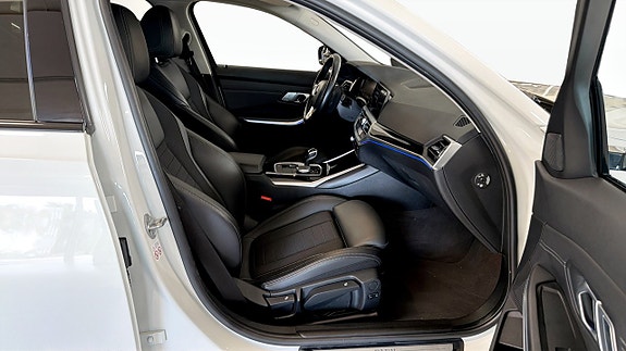 BMW 320d 3 of 25