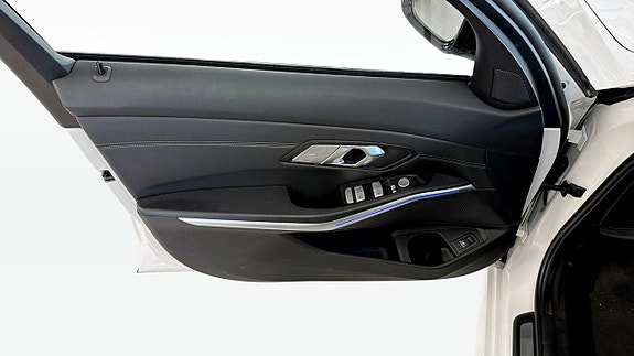 BMW 320d 11 of 25