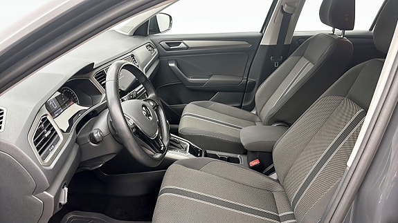 Volkswagen T-Roc 8 of 12