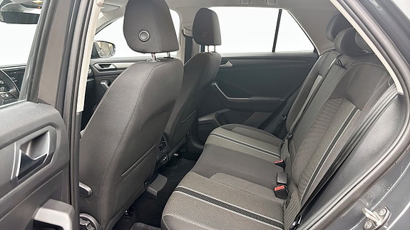 Volkswagen T-Roc 11 of 12
