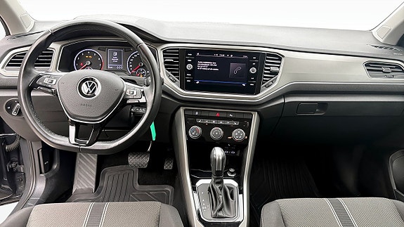 Volkswagen T-Roc 10 of 12