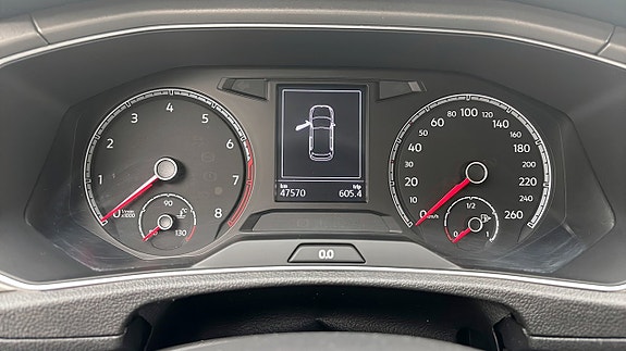 Volkswagen T-Roc 9 of 12