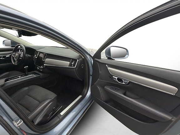 Volvo V90 26 of 30