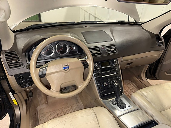 Volvo XC90 12 of 22