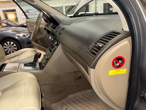Volvo XC90 15 of 22
