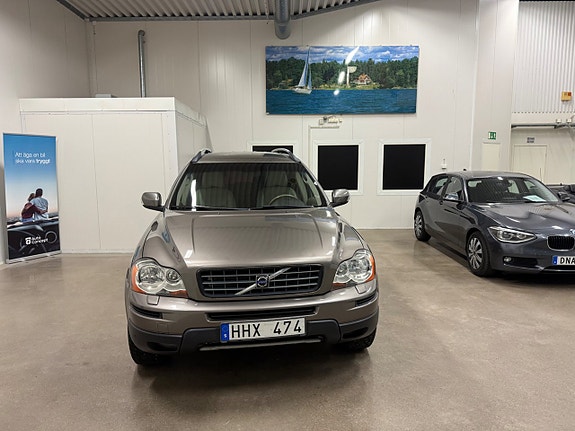 Volvo XC90 3 of 22