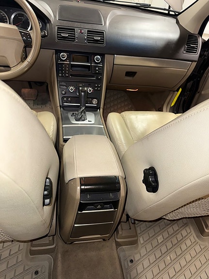 Volvo XC90 13 of 22