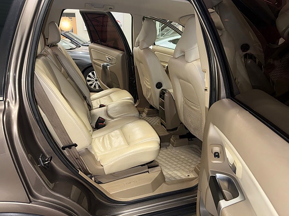 Volvo XC90 18 of 22
