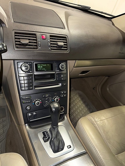 Volvo XC90 10 of 22