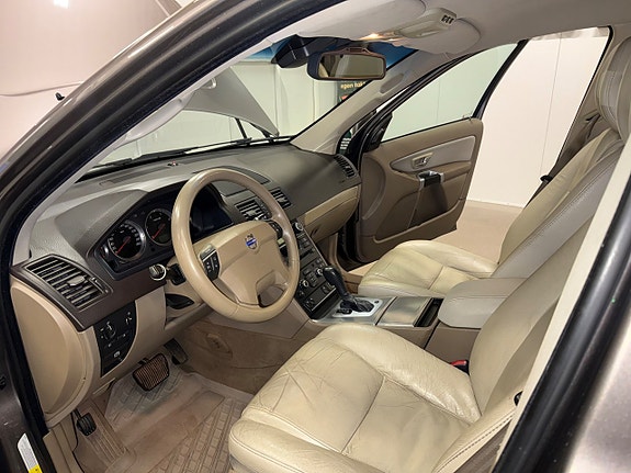 Volvo XC90 16 of 22