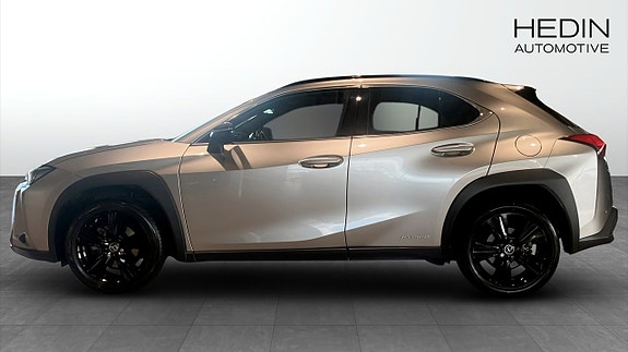 Lexus UX250h 6 of 9