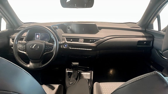 Lexus UX250h 4 of 9