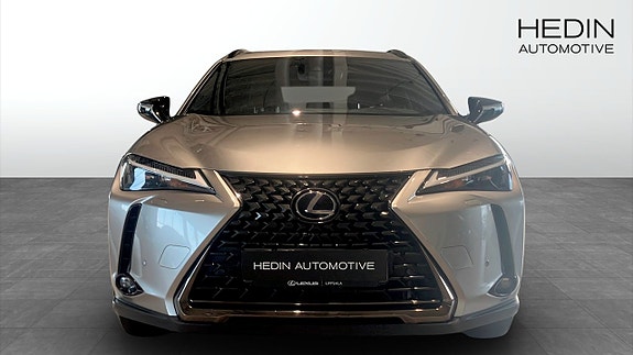 Lexus UX250h 8 of 9
