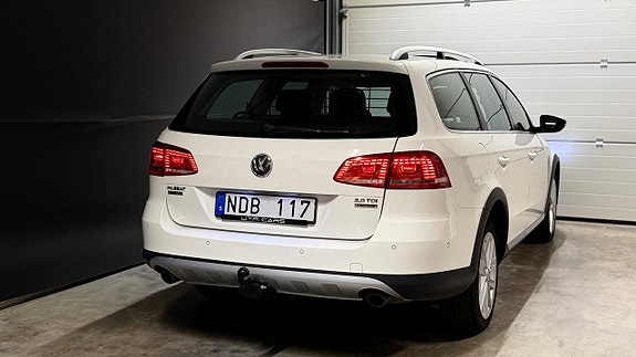 Volkswagen Passat Alltrack 8 of 27