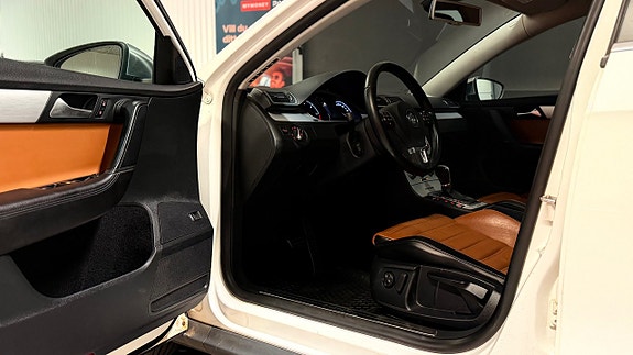 Volkswagen Passat Alltrack 13 of 27