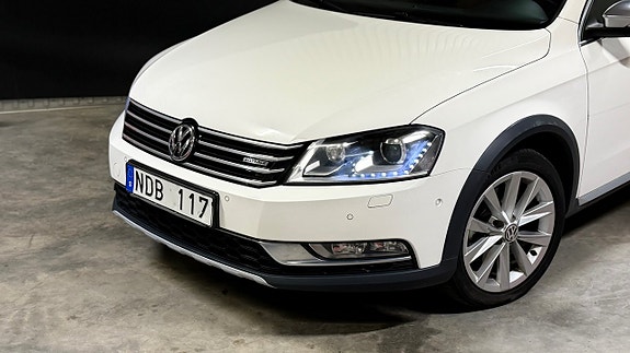 Volkswagen Passat Alltrack 2 of 27