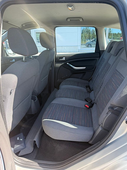 Ford C-Max 8 of 10