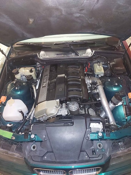 BMW 325i 2 of 5