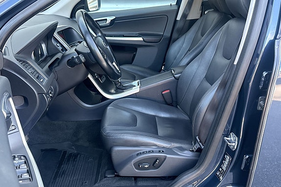 Volvo XC60 12 of 25