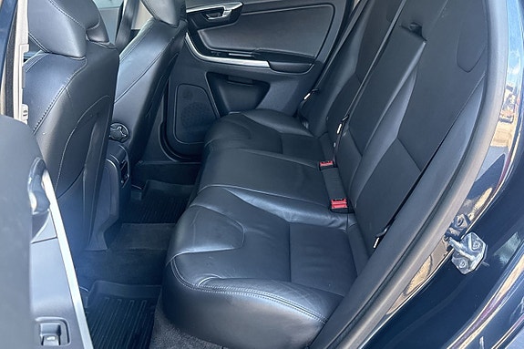 Volvo XC60 13 of 25
