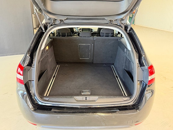 Peugeot 308 SW 8 of 23