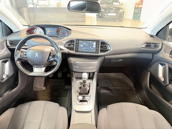 Peugeot 308 SW 14 of 23
